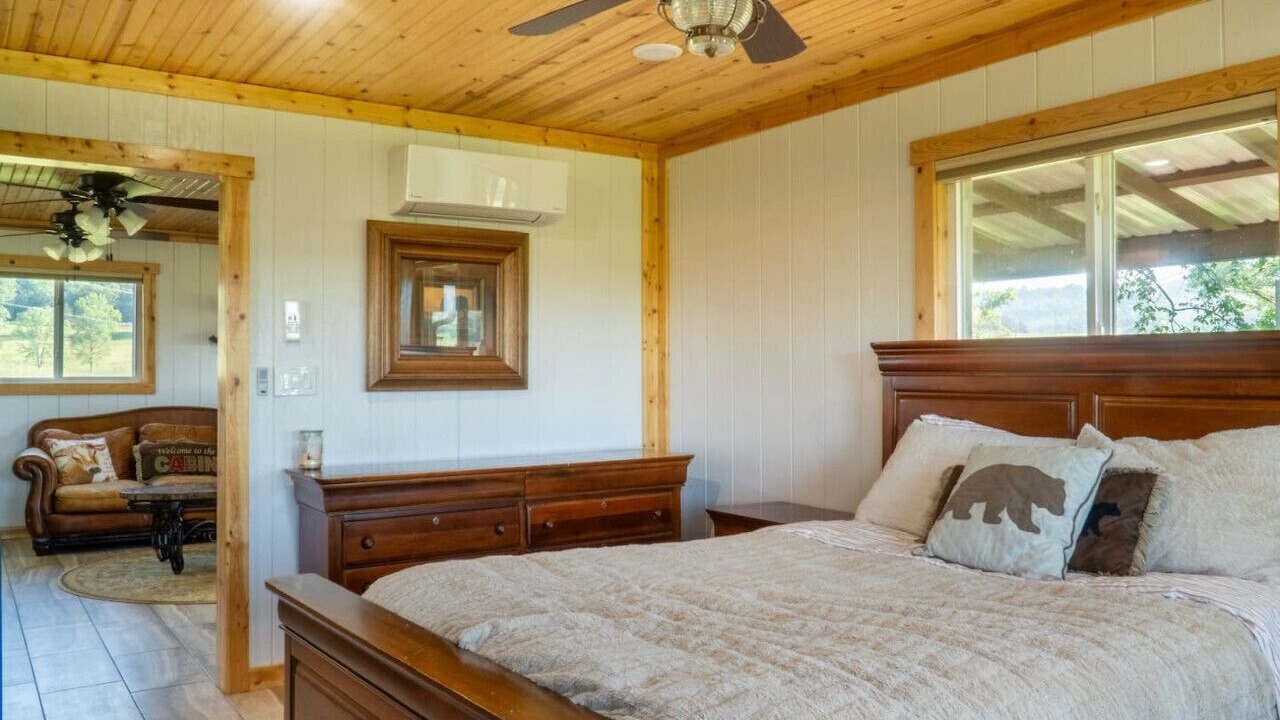 Photo of Bedroom in Walnut Shade