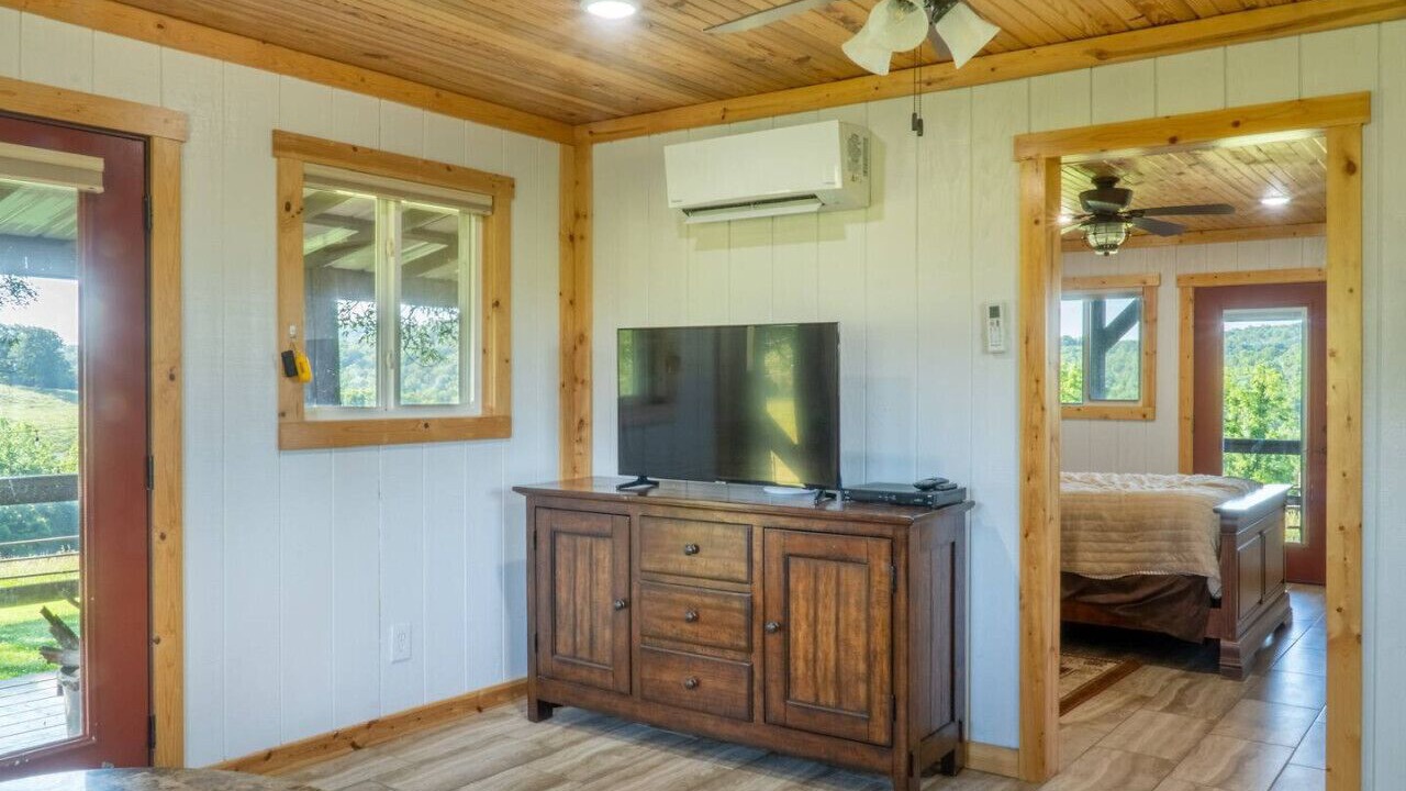 Photo of Bedroom in Walnut Shade