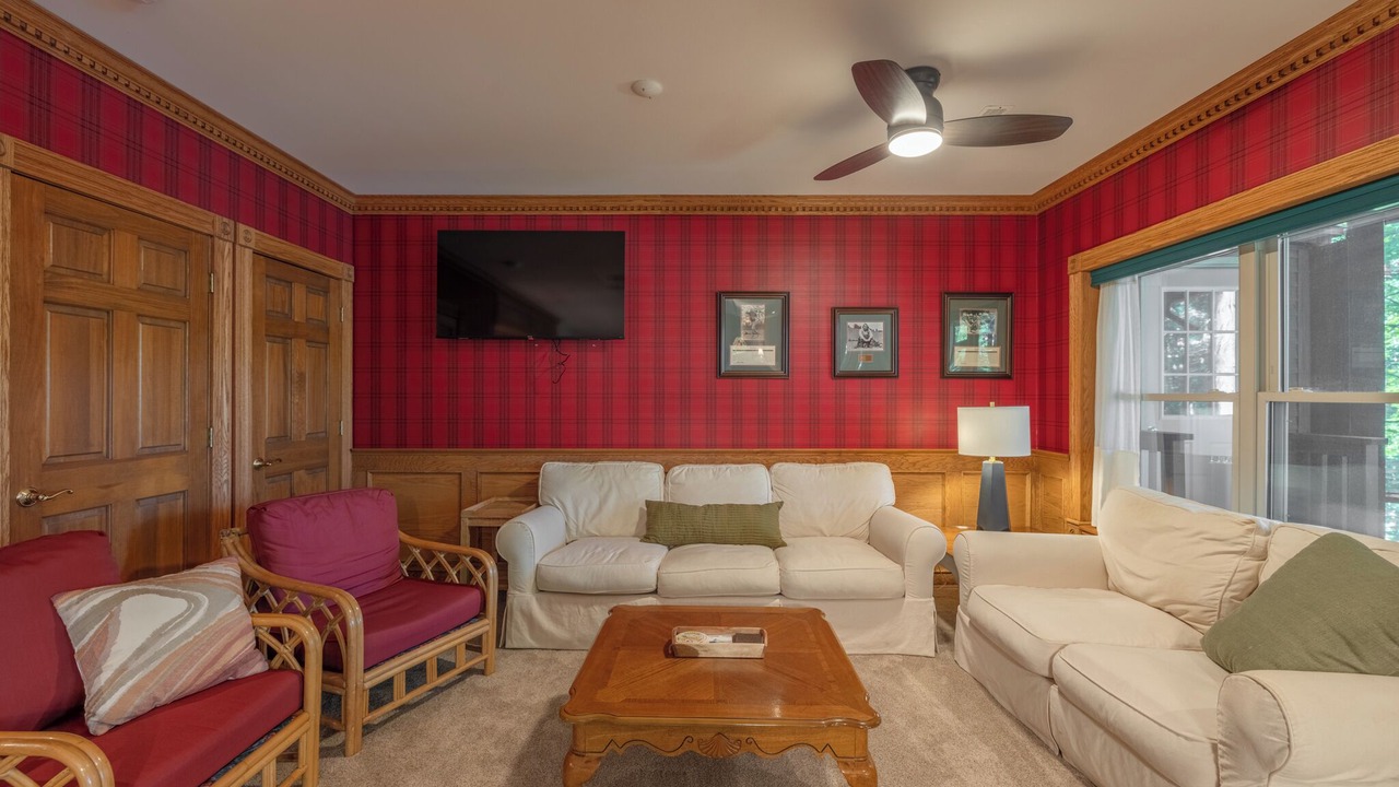Photo of Livingroom in Innsbrook