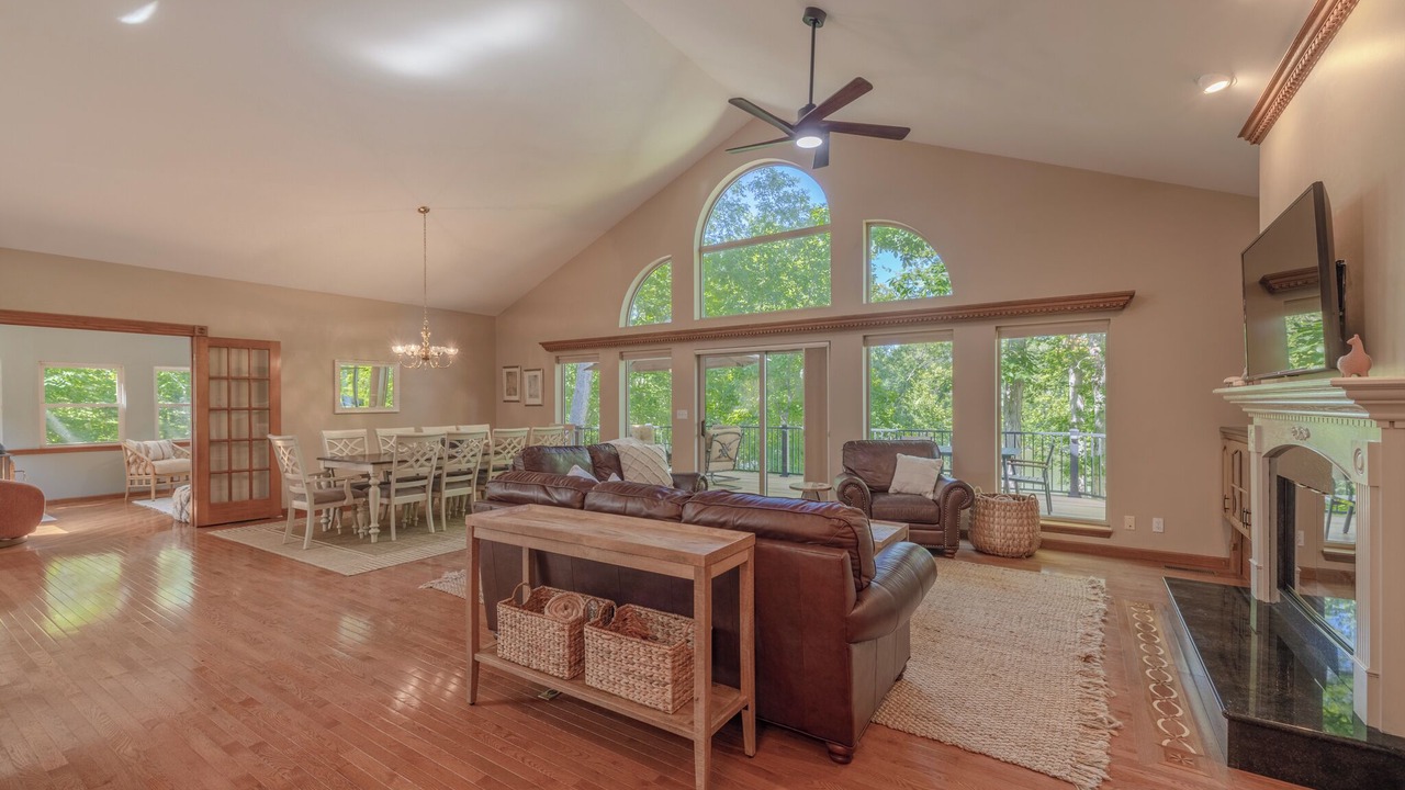 Photo of Livingroom in Innsbrook