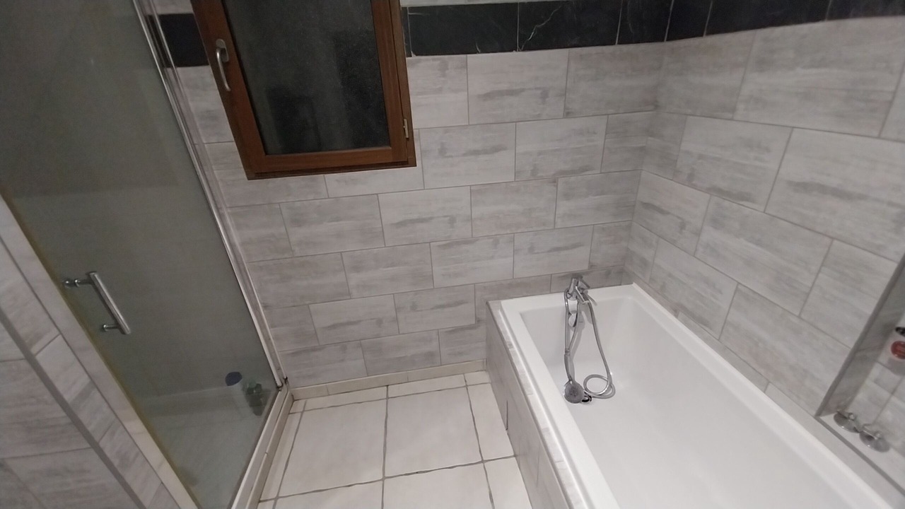 Photo of Bathroom in Rochemaure
