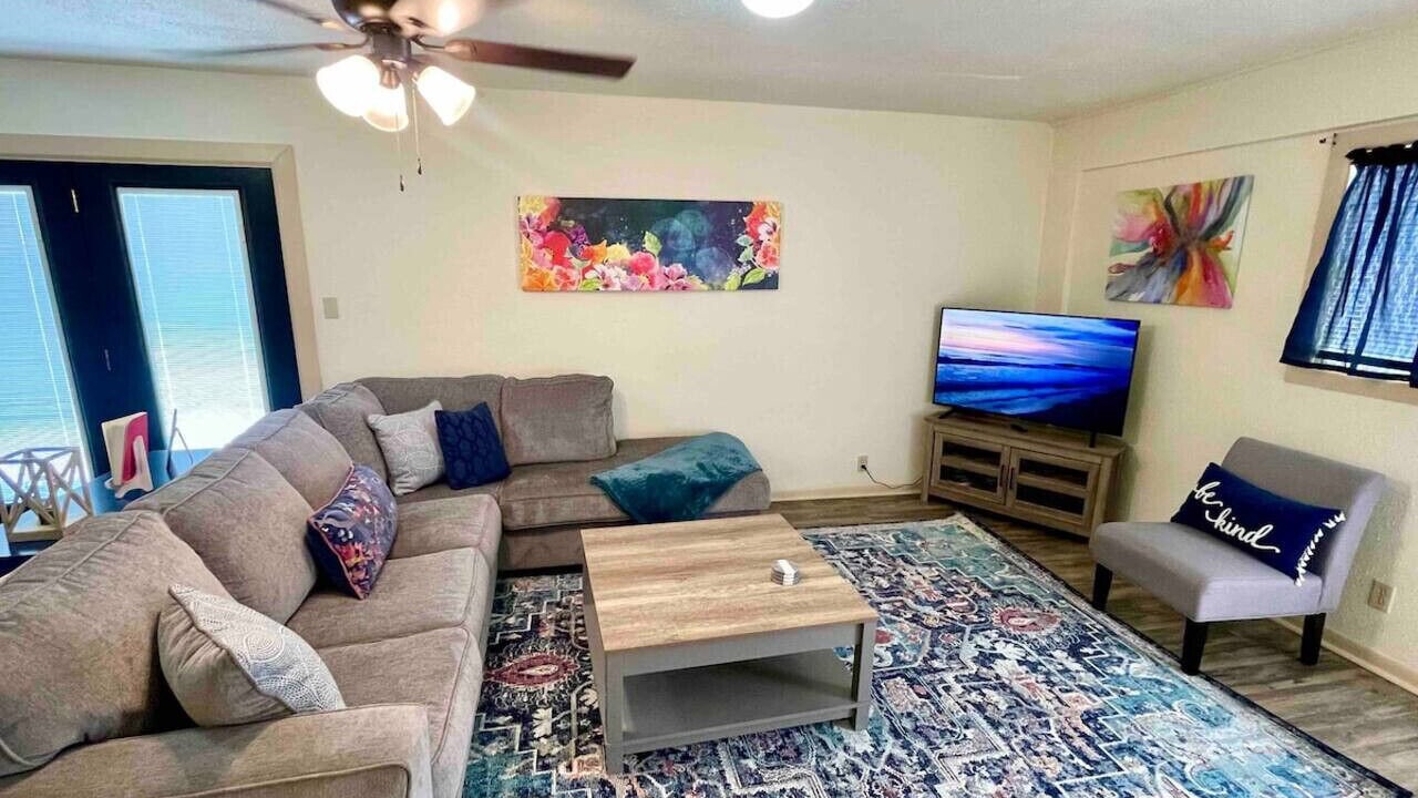 Photo of Livingroom in Port Neches