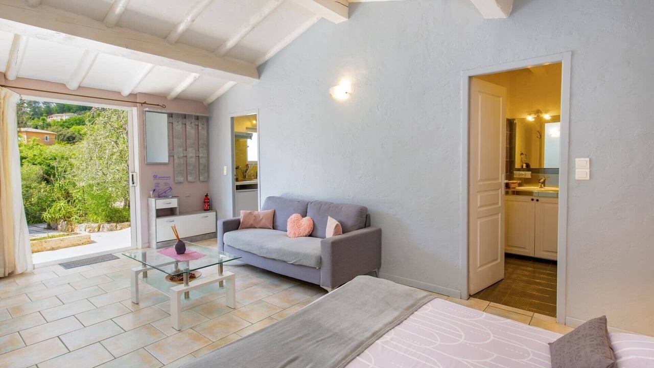 Photo of Others in Cabris