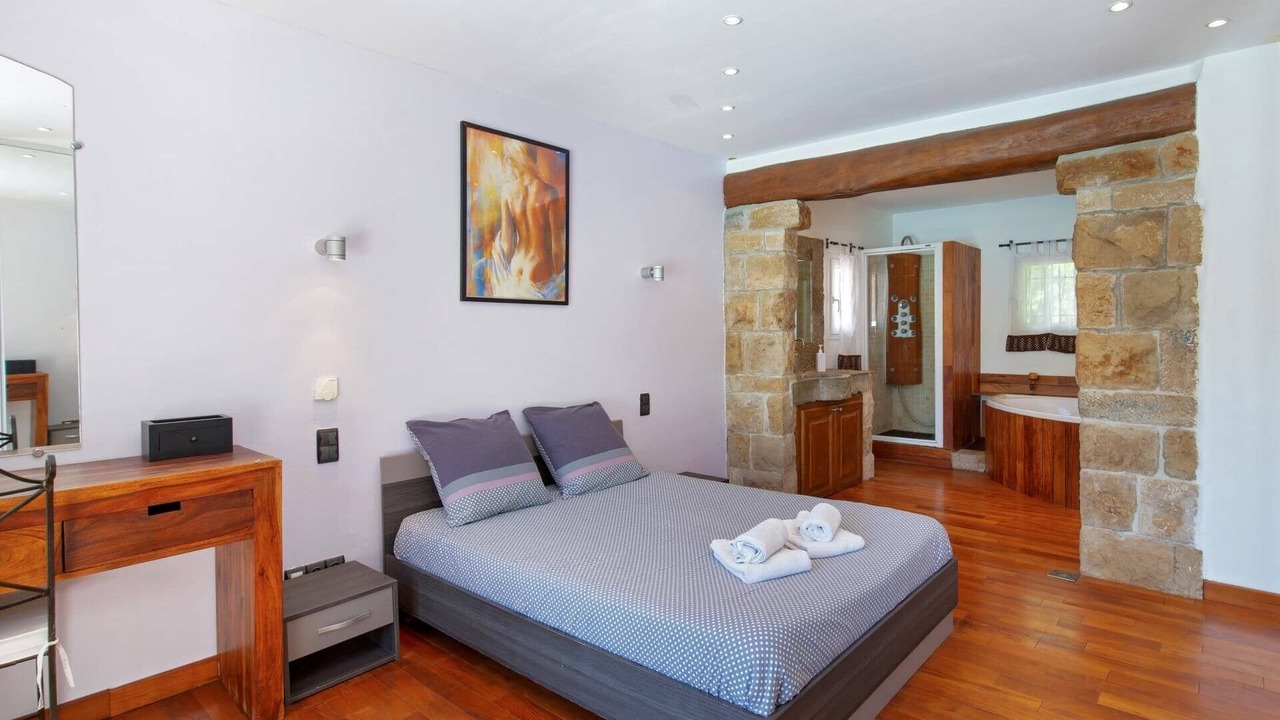 Photo of Others in Cabris