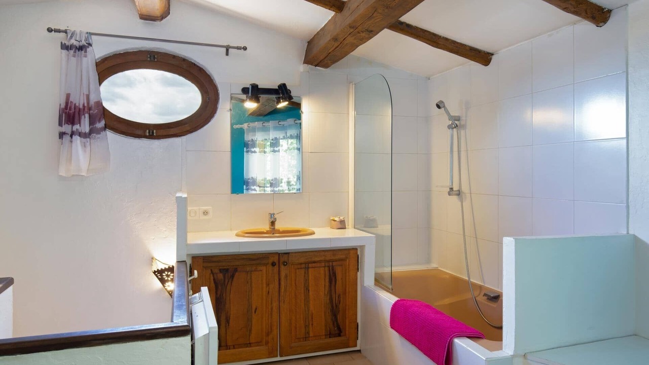 Photo of Others in Cabris