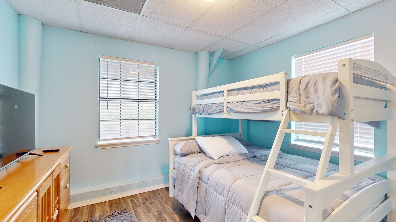 Photo of Bedroom in Ingleside on the Bay