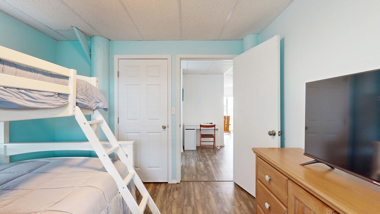 Photo of Bedroom in Ingleside on the Bay