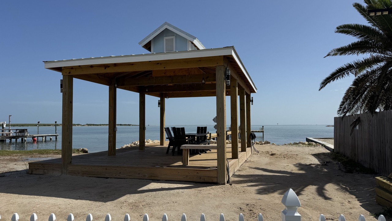 Photo of Patio Balcony in Ingleside on the Bay