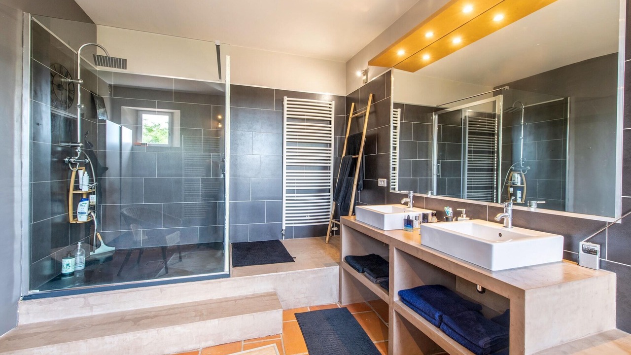 Photo of Bathroom in Buzet-sur-Tarn