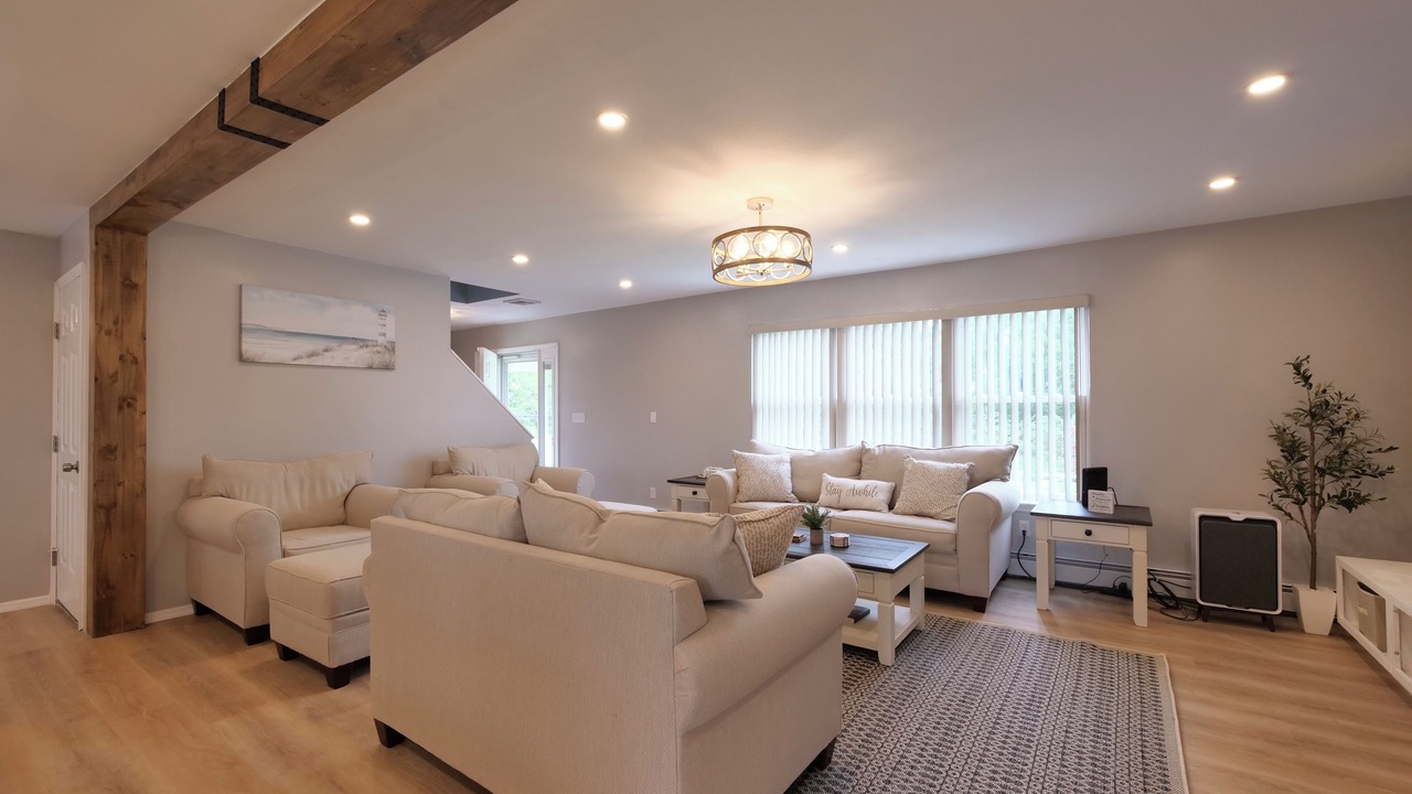 Photo of Livingroom in Jamesport