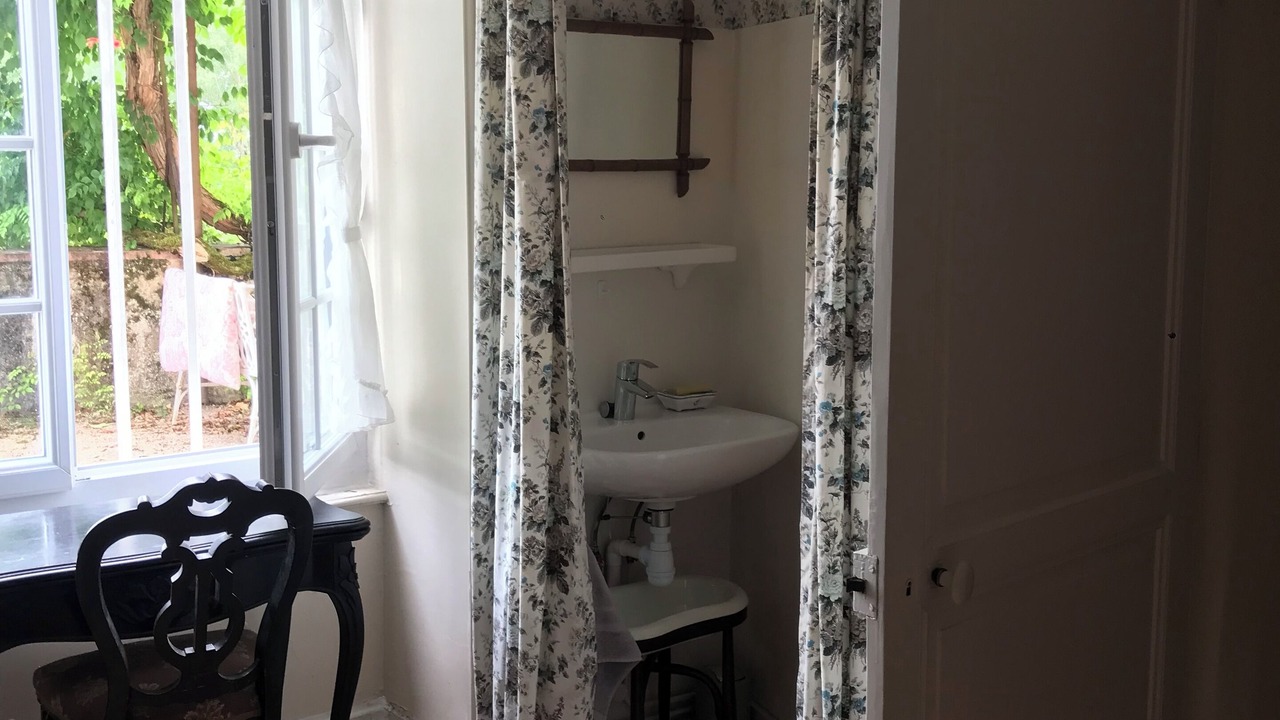 Photo of Bathroom in Nazelles-Negron