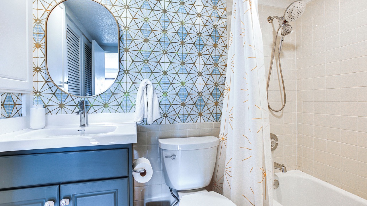 Photo of Bathroom in Maple City