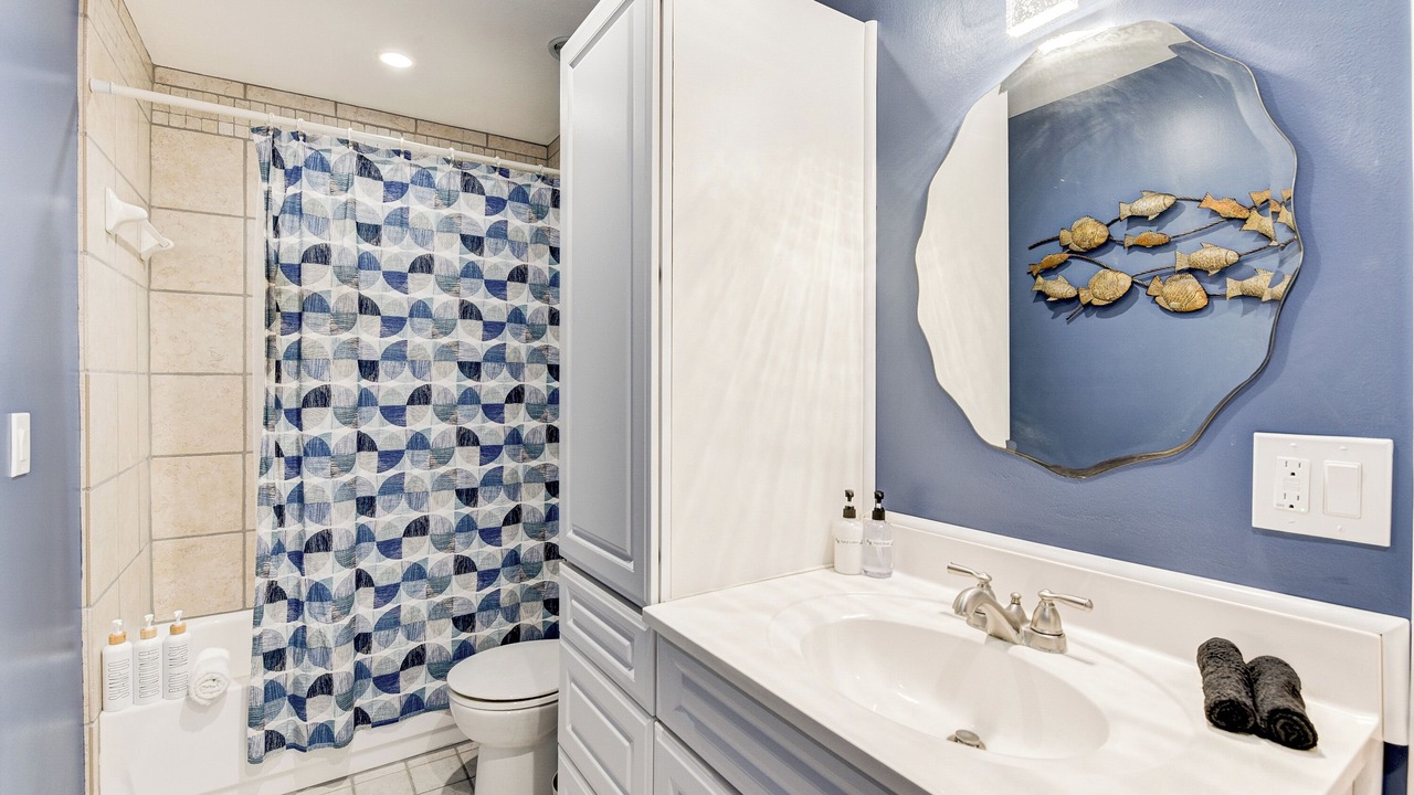 Photo of Bathroom in Pirates Beach West