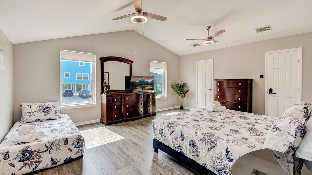 Photo of Bedroom in Pirates Beach West