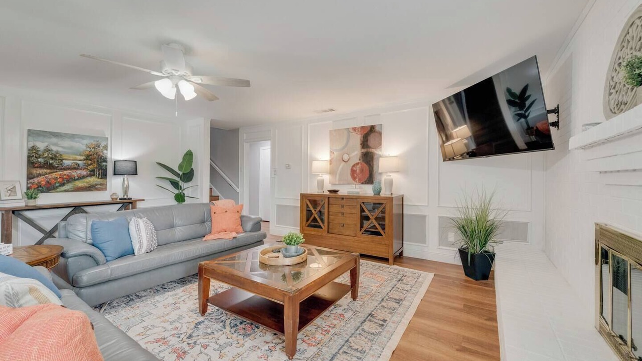 Photo of Livingroom in Northeast Carrollton