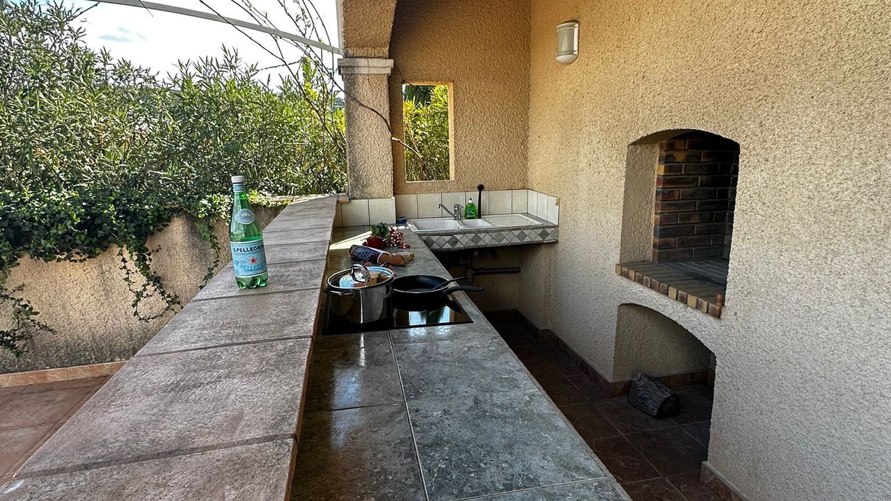 Photo of Patio Balcony in Claret