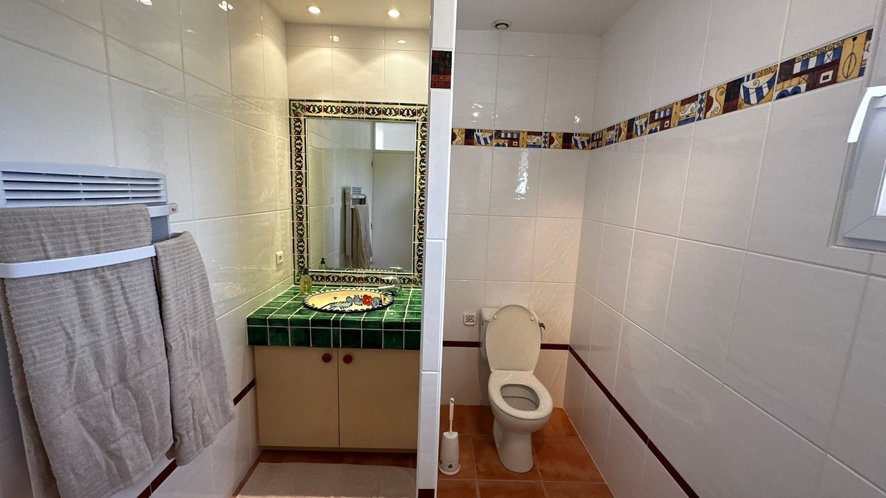 Photo of Bathroom in Claret