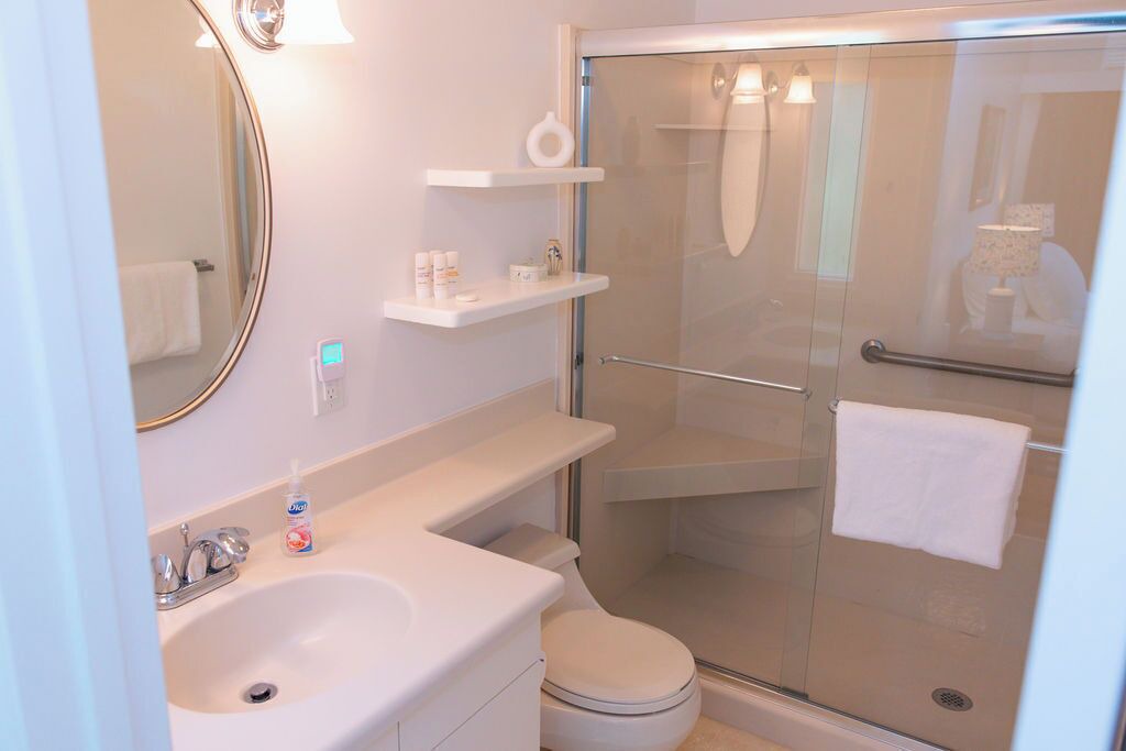 Photo of Bathroom in Grissom - Highland