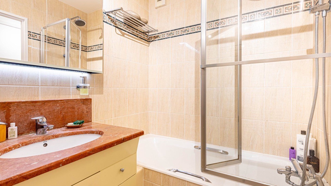 Photo of Bathroom in Grenelle