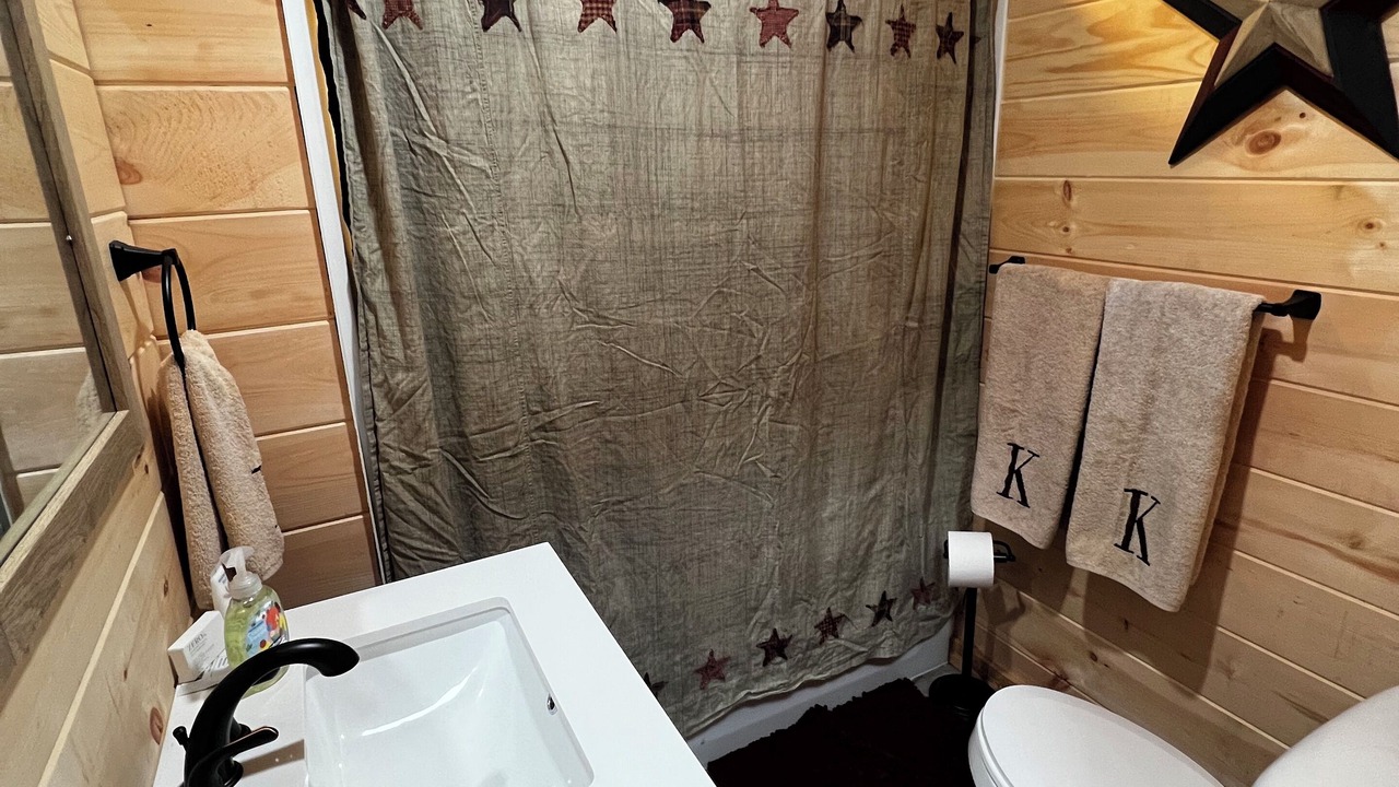 Photo of Bathroom in Warren