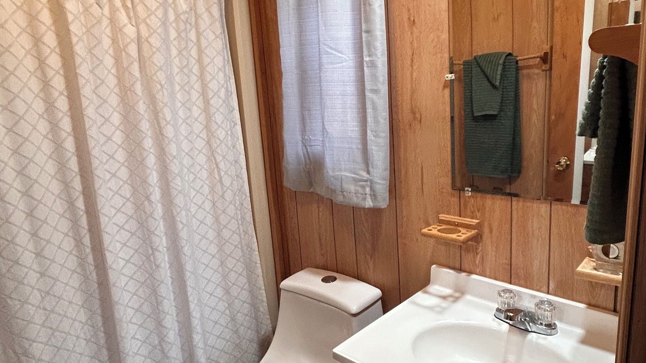 Photo of Bathroom in Warren