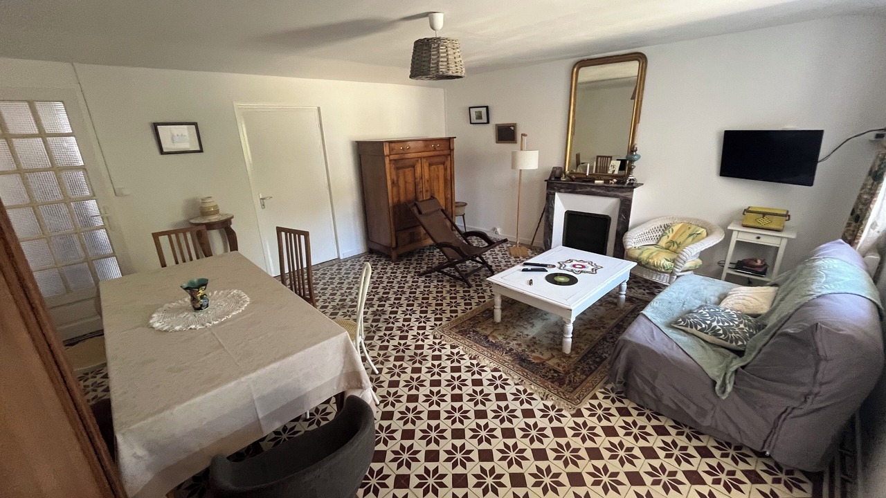 Photo of Livingroom in Curzon