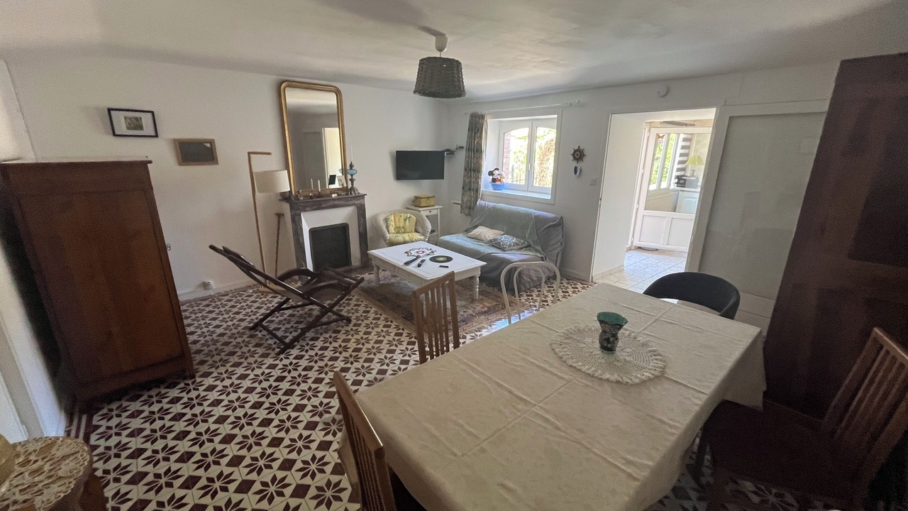 Photo of Livingroom in Curzon