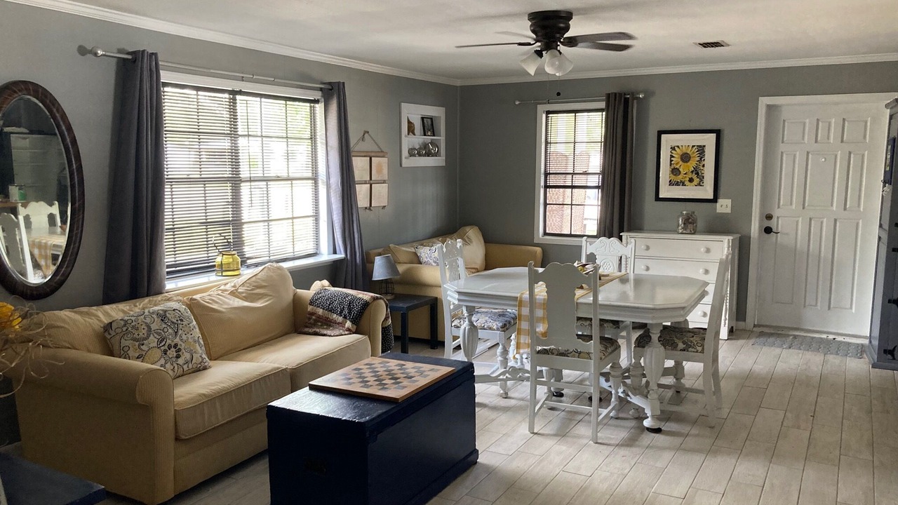 Photo of Livingroom in Carrabelle
