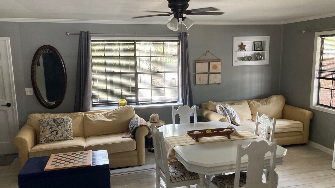 Photo of Livingroom in Carrabelle