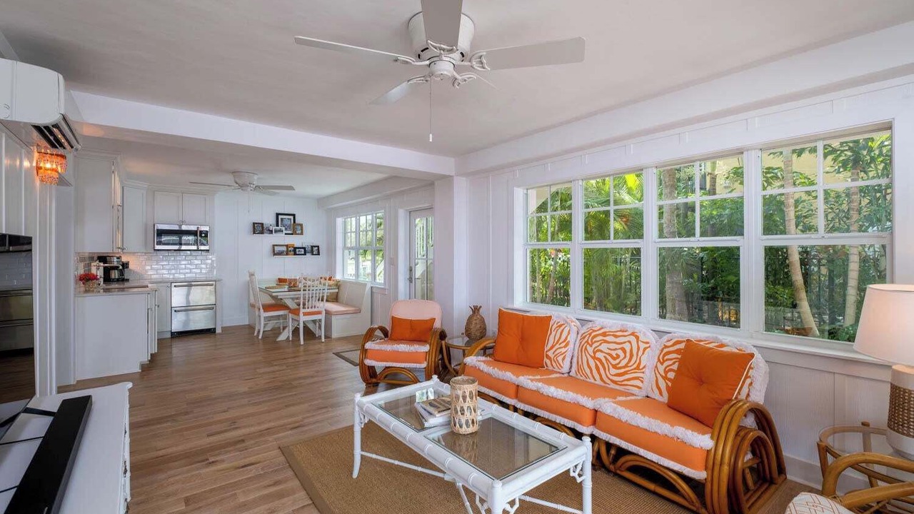 Photo of Livingroom in Venetian Shores