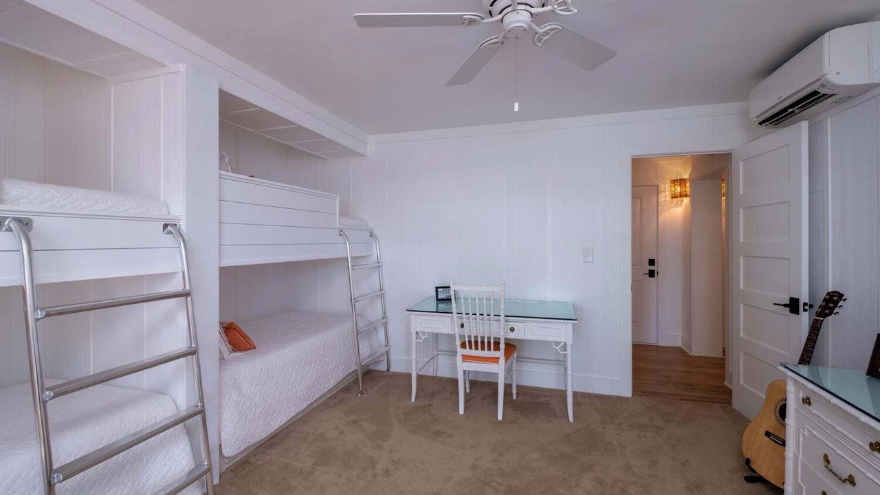 Photo of Bedroom in Venetian Shores