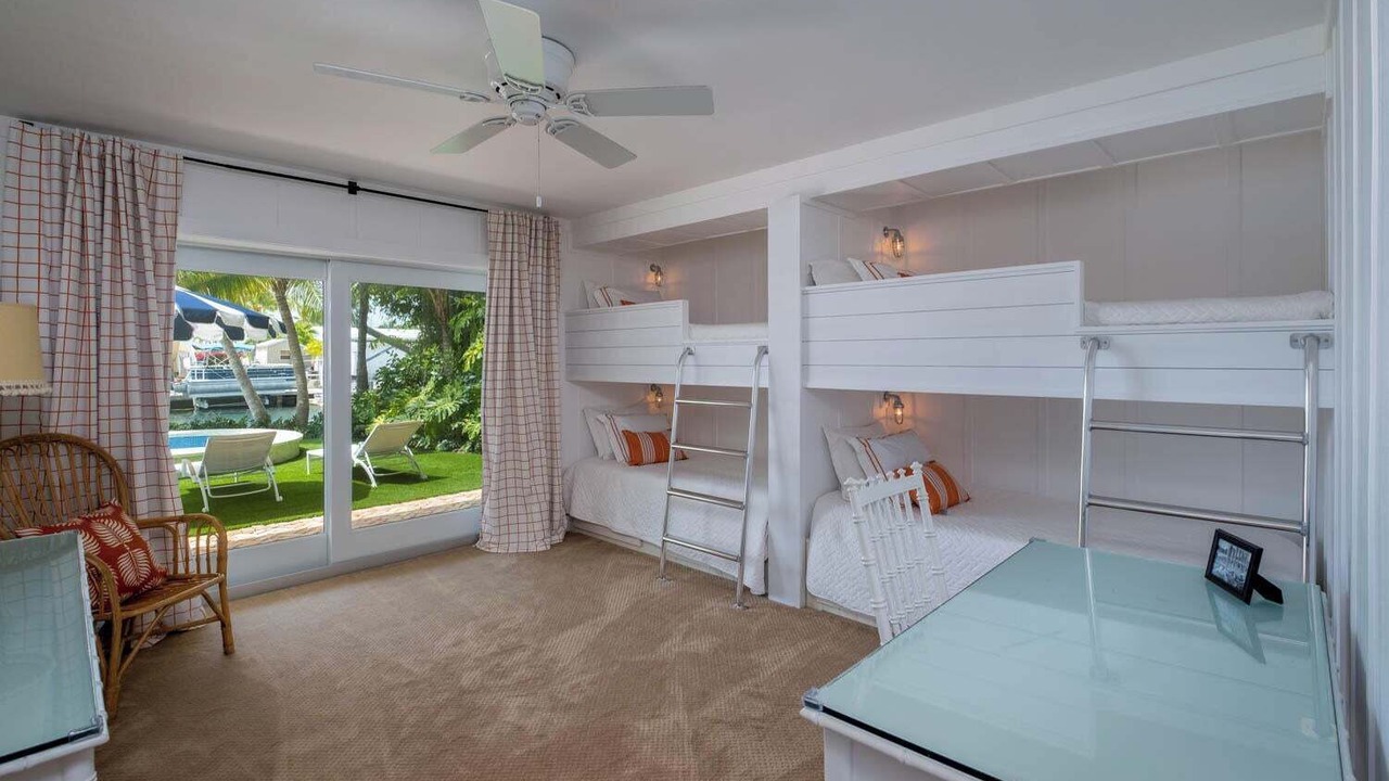 Photo of Bedroom in Venetian Shores
