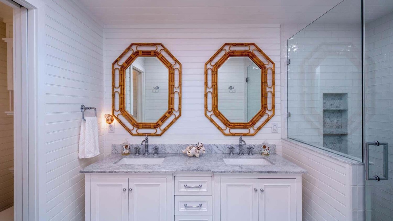 Photo of Bathroom in Venetian Shores