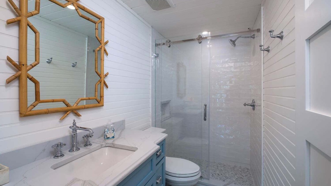 Photo of Bathroom in Venetian Shores