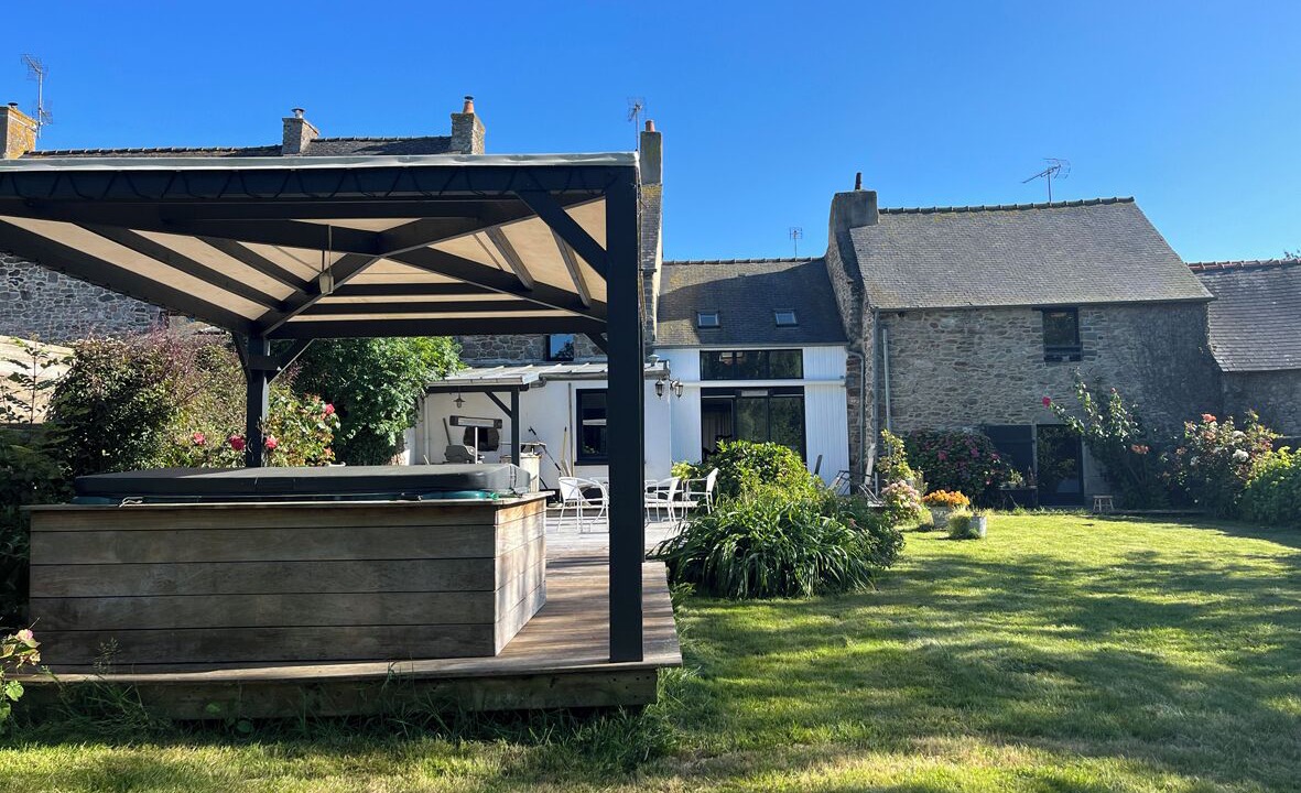 Photo of Patio Balcony in La Ville-es-Nonais