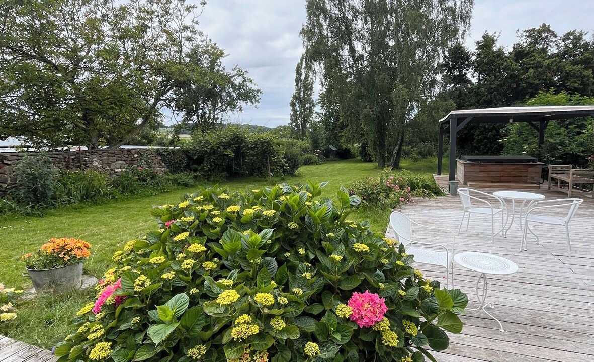 Photo of Patio Balcony in La Ville-es-Nonais