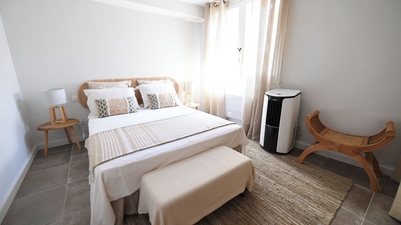 Photo of Bedroom in Roujan