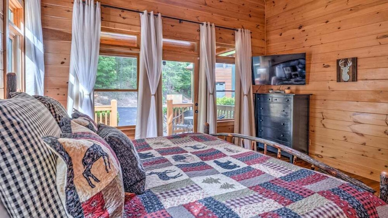 Photo of Bedroom in Foxfire Estates