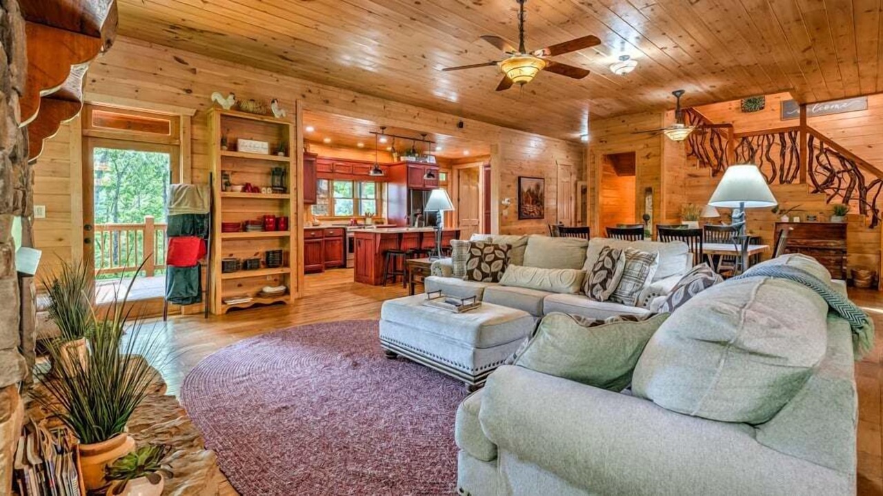 Photo of Livingroom in Foxfire Estates