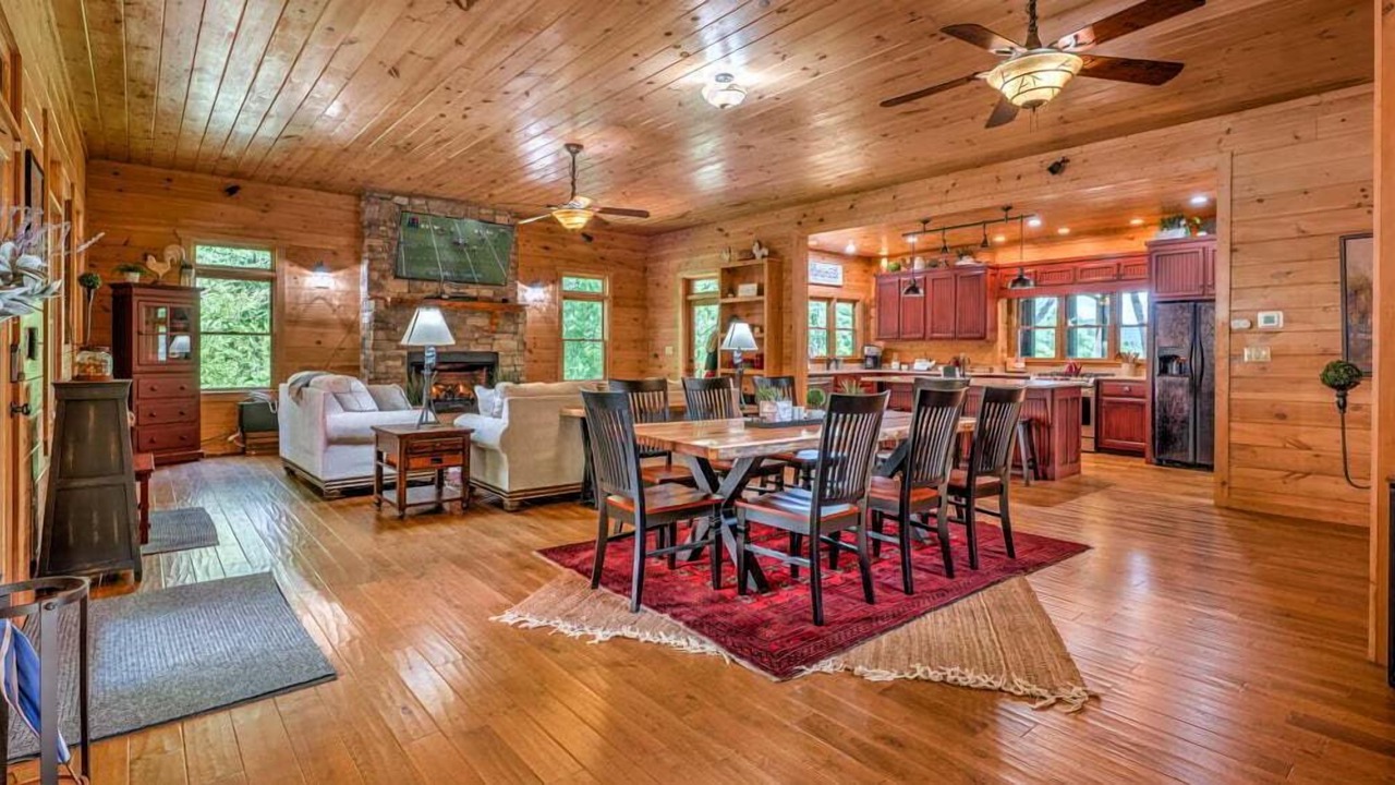 Photo of Livingroom in Foxfire Estates