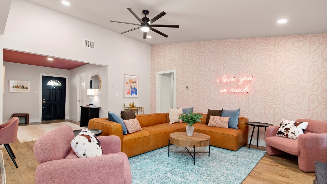 Photo of Livingroom in North Austin Civic Association