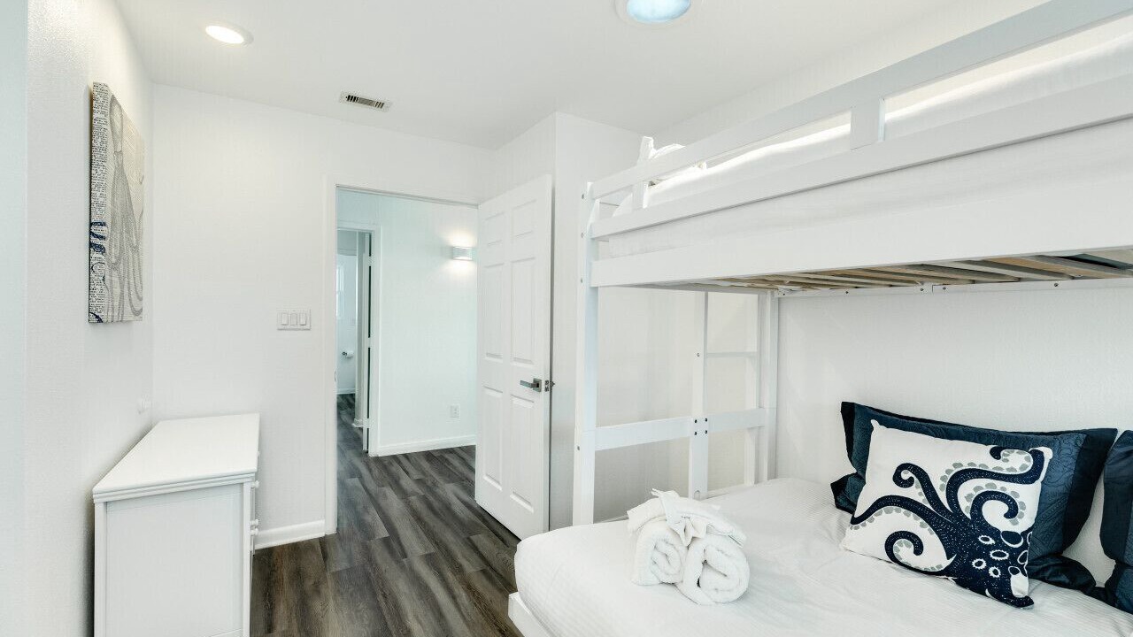Photo of Bedroom in Jamaica Beach