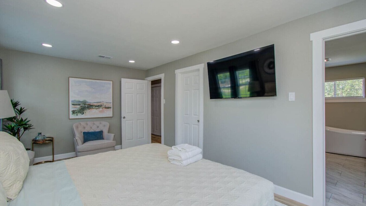 Photo of Bedroom in Hitchcock