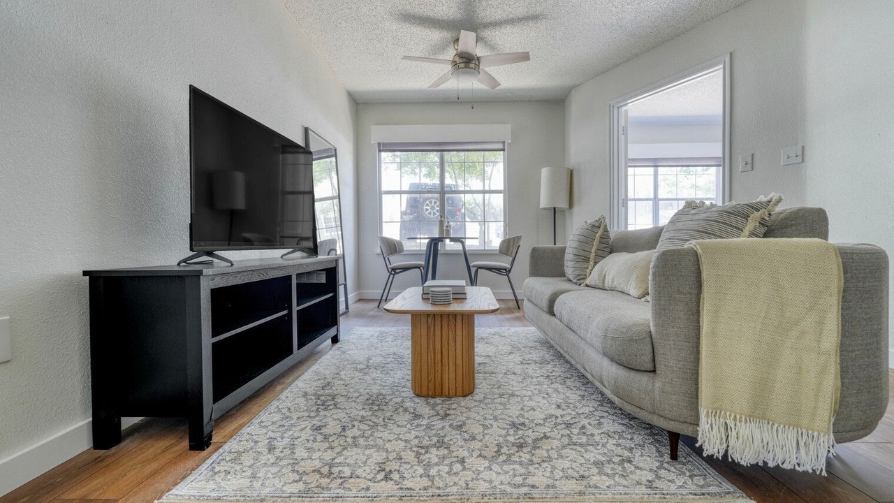 Photo of Livingroom in Gateway