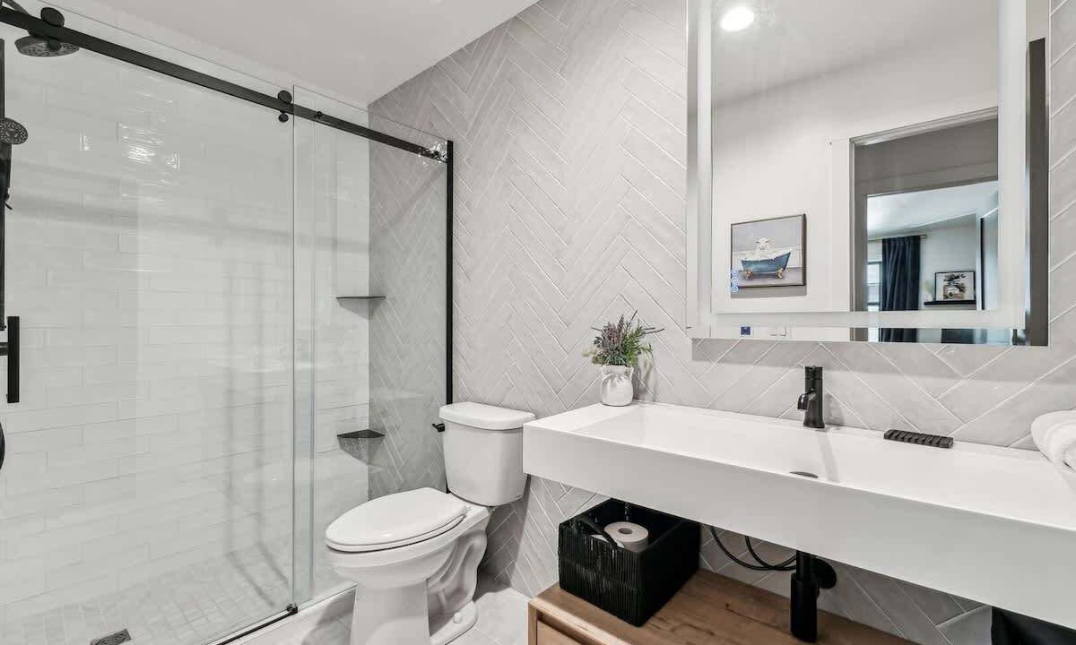 Photo of Bathroom in Music Row