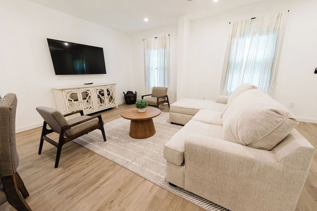 Photo of Livingroom in Government Hill