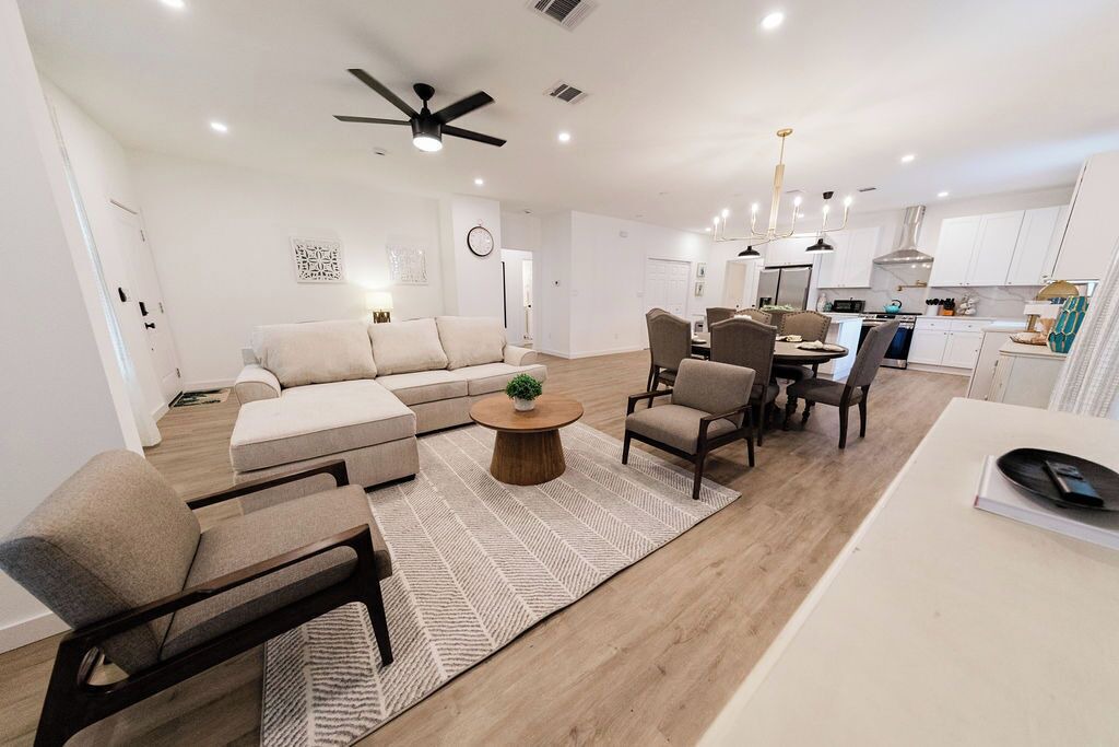 Photo of Livingroom in Government Hill