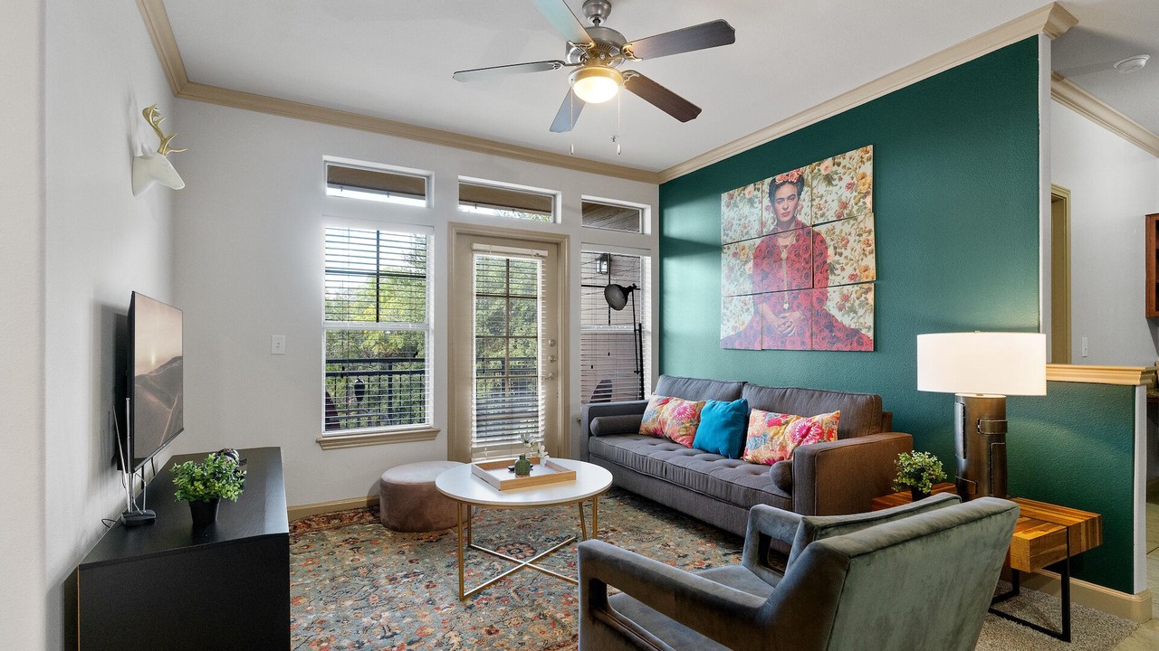 Photo of Livingroom in McNeil