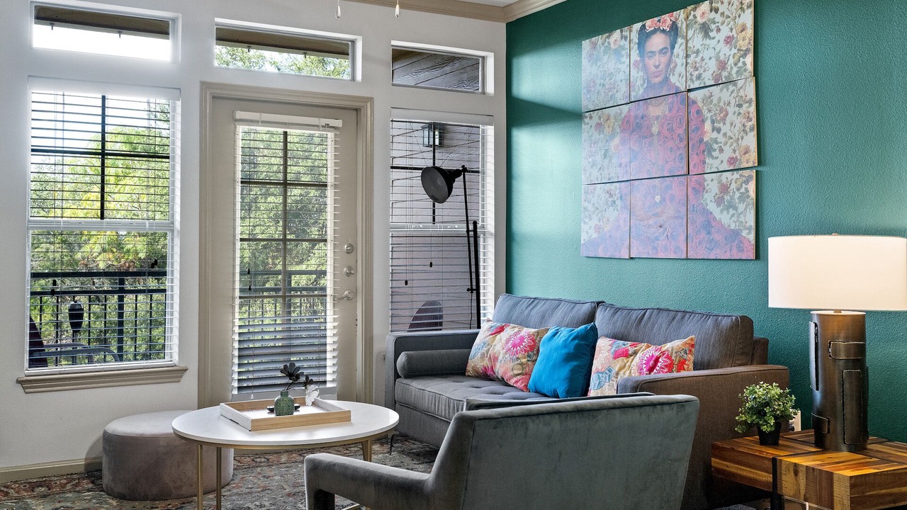 Photo of Livingroom in McNeil