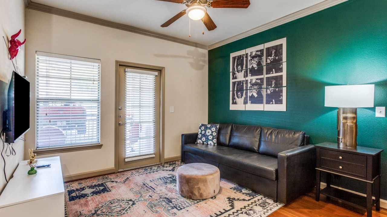 Photo of Livingroom in McNeil